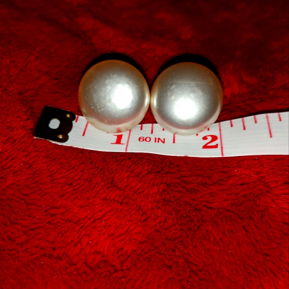 Vintage faux pearl screw back button earrings
